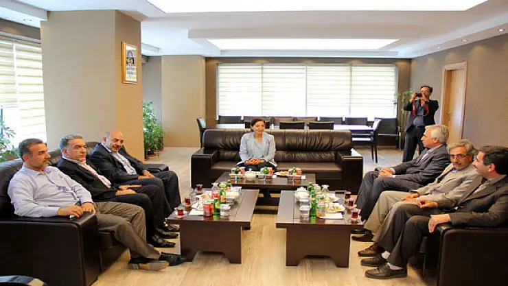 Salmas Heyetinden Büyükşehir Belediyesini Ziyaret