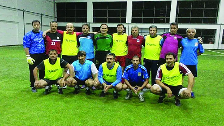 Zirvede Dostluk Kazandı