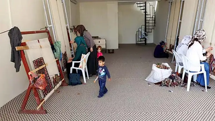 Gürpınar Belediyesi Kilim Atölyesi Açtı 