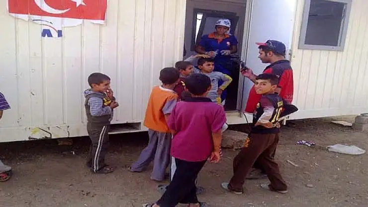 Umke Ekibi Savaş Mağdurlarına Yardım Ediyor