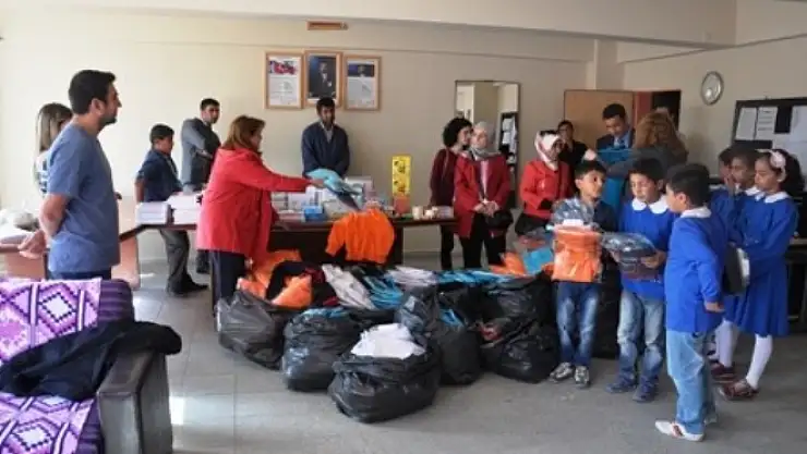 Kızılay Van Şubesinden öğrencilere Yardım 