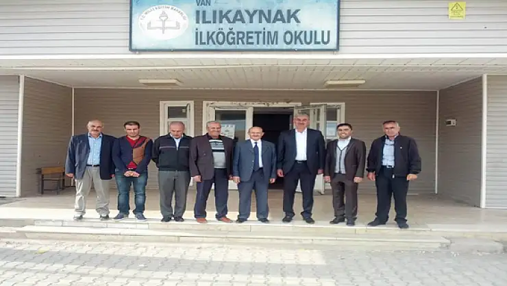 Ak Parti İpekyolu Teşkilatı Öğrencilere Kitap Dağıttı