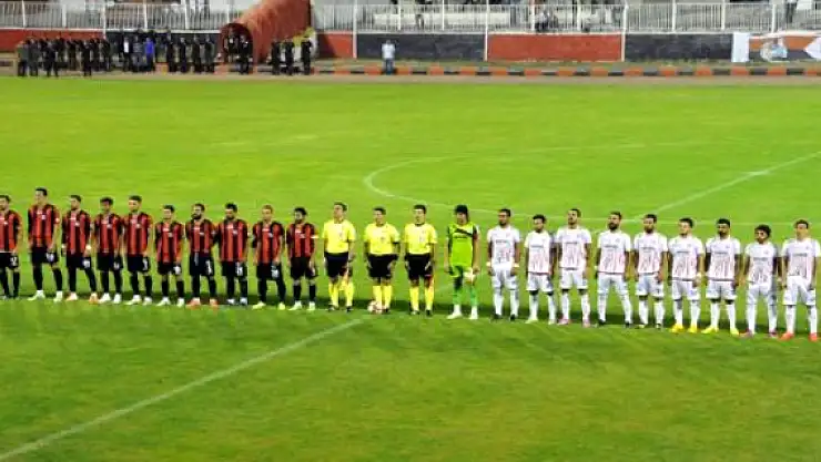 Kırmızı siyahlılarda hedef 3 puan