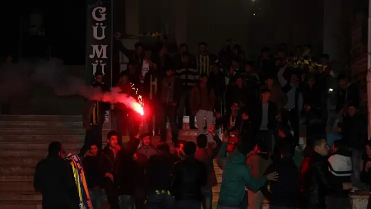 Van'da Fenerbahçe coşkusu sokaklara taştı