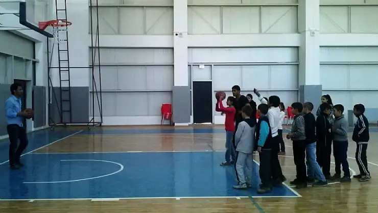 12 Dev adam Erciş'te 