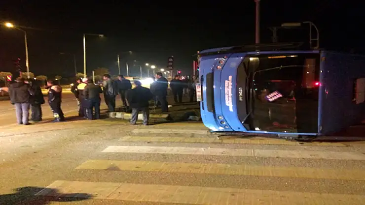 YYÜ'de Kaza: 13 Yaralı