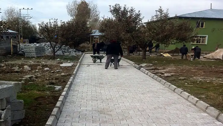 İpekyolu Belediyesi Köylerde Yol Sorununu Çözüyor 
