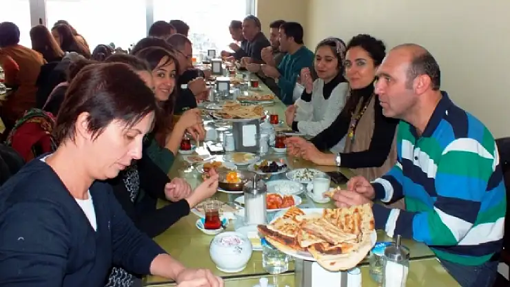 Öğretmenler kahvaltıda buluştu