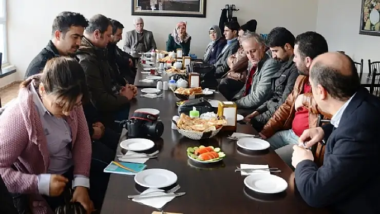 Eş Başkanlar Basınla  bir araya geldi