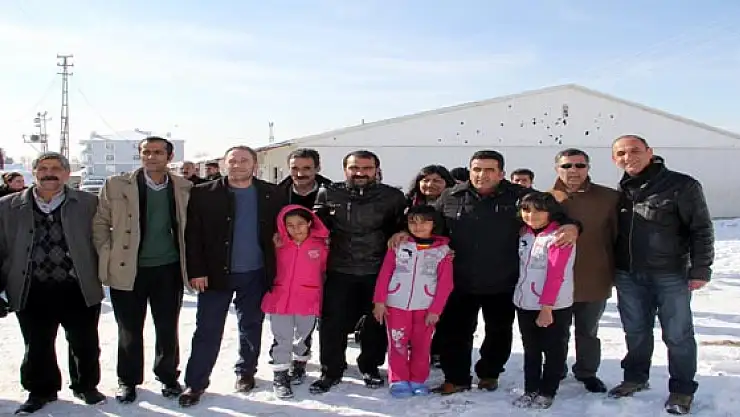 HDP'lilerden Rojava'lı Ailelere Ziyaret