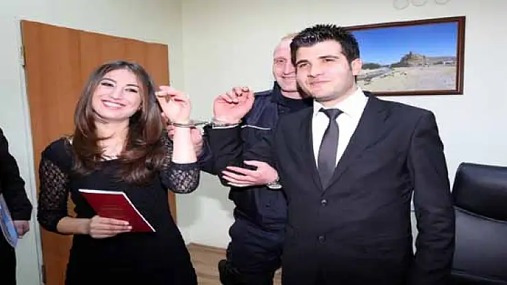 Nikah Töreninde Kelepçe Şoku