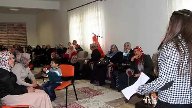 Gevaş'lı Kadınlara Seminer Verildi