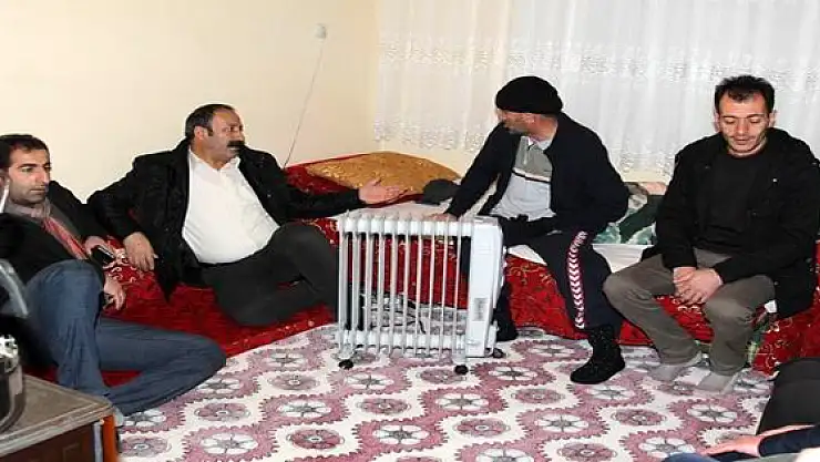 Başkale Eş Başkanları Hasta Ziyaretinde