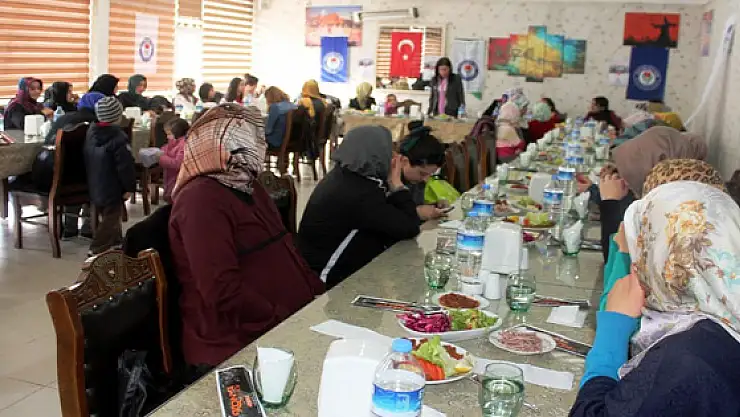 Eğitim-Bir-Sen'li Kadınlar Yemekte Buluştu