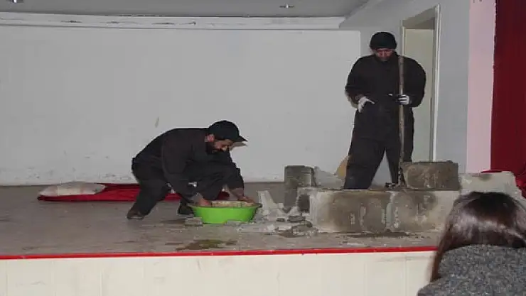 Duvar Oyunu Başkalede Sahnelendi