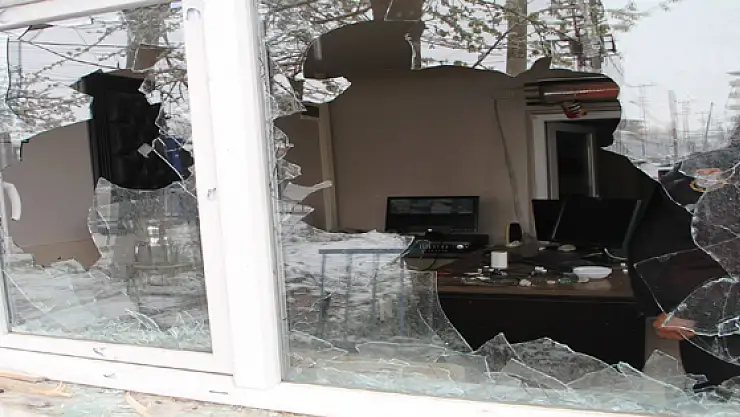 VEDAŞ'a Taşlı Saldırı 