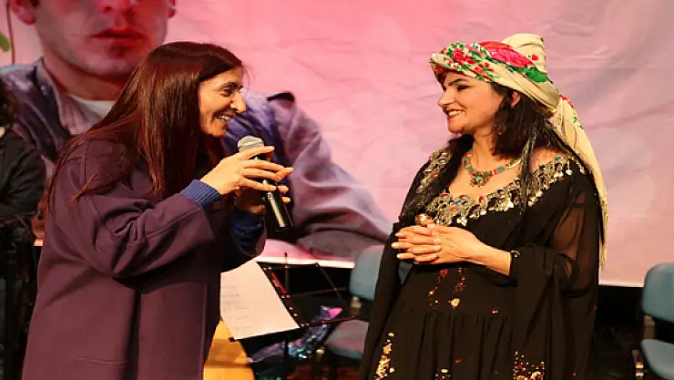 Mizgin Tahir Dinleyicilere Unutulmaz Bir Gece Yaşattı