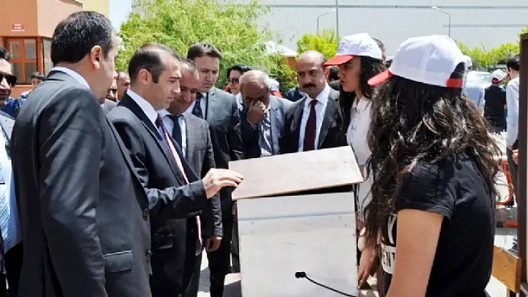 Edremit'te TÜBİTAK Bilim Fuarı İlgi Gördü
