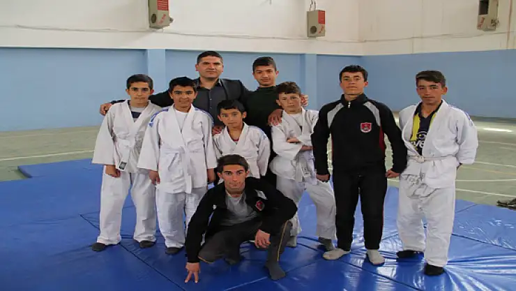 Judocuların İmkansızlıkla Mücadelesi 
