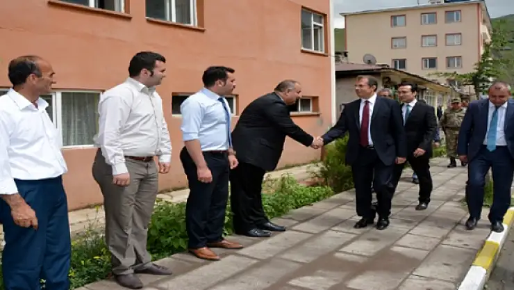 VALİ TAŞYAPAN ÇATAKTA 