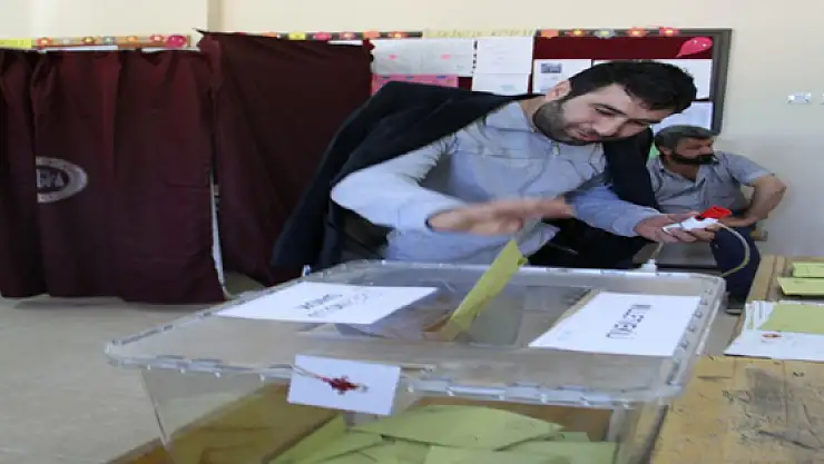 Ameliyattan Çıktı Oy Kullanmaya Sandığa Gitti
