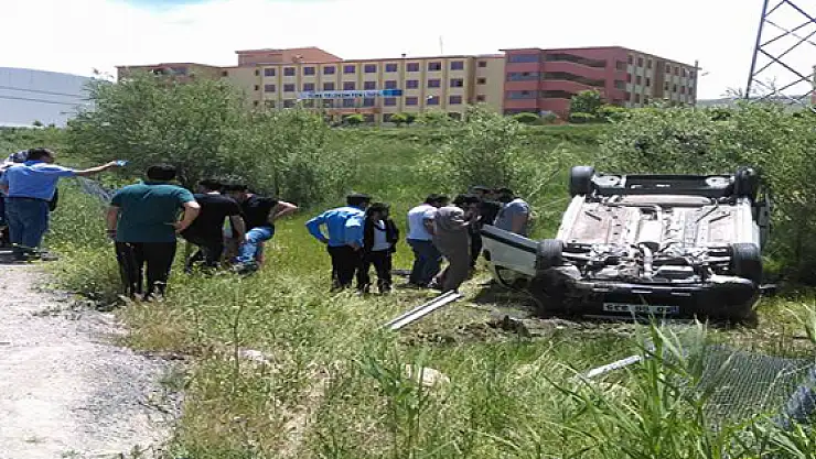 Oy Kullanmaya Giden Araç Takla Attı