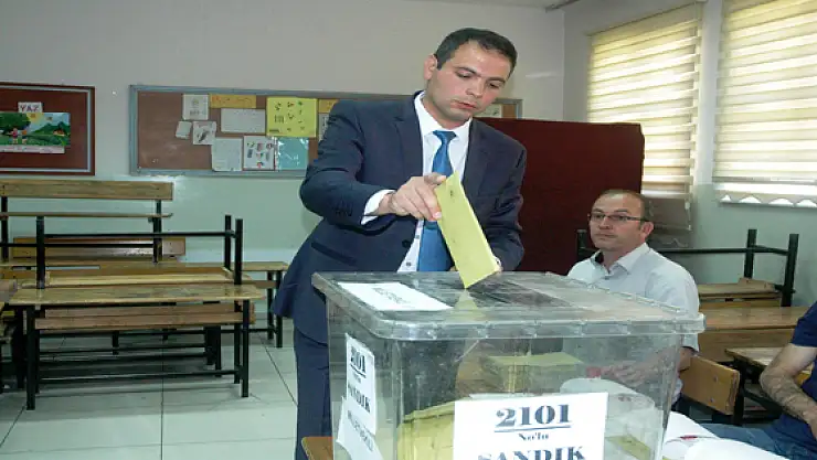 Saadet Partisi Adayı İlhan Da Oyunu Kullandı