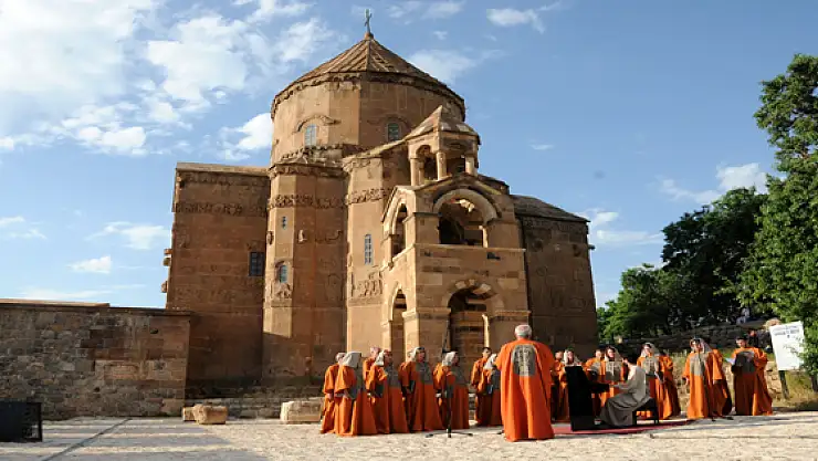 Akdamar'da Kilise Konseri