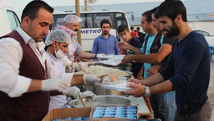 Büyükşehir Belediyesinden Mahallere İftar Sofrası