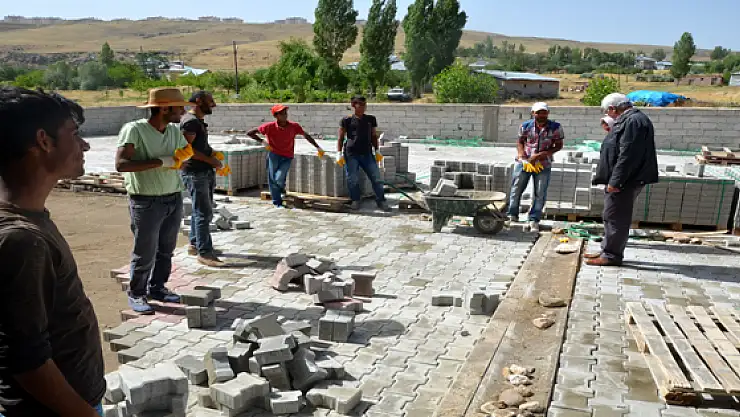 Erciş Belediyesi'nden Parke Taşı Çalışması
