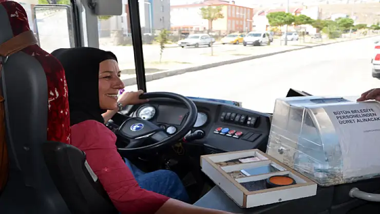 Kadın Şoför Direksiyona Geçti