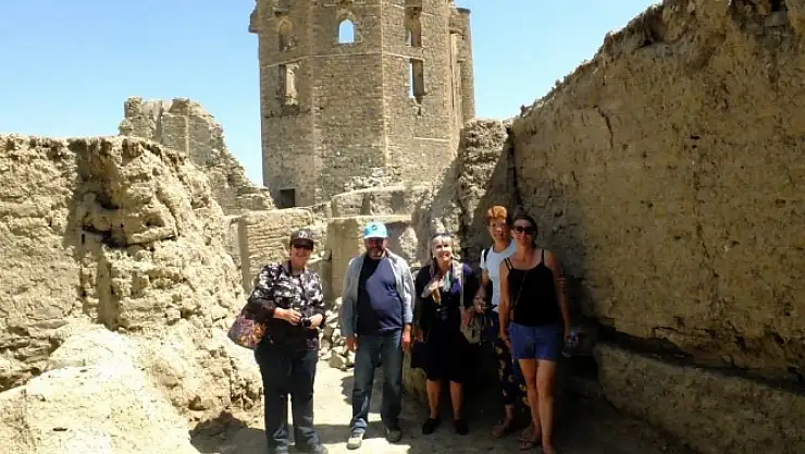 Kalenin ihtişamı turist kadını duygulandırdı