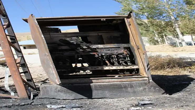 Başkalede Elektrik Trafosu Yandı