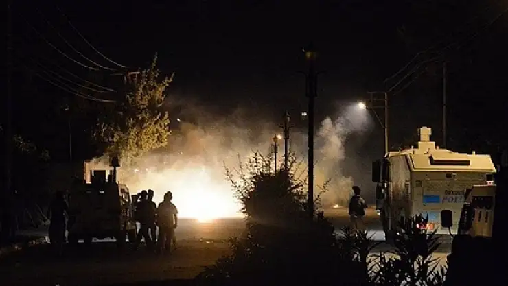 Van'da karakola saldırı: 7'si asker, 9 yaralı