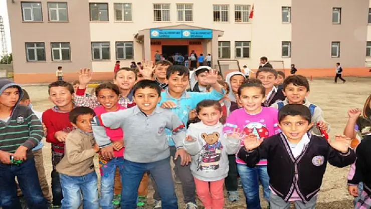Van'da Yakılan Okulda Ders Zili Çaldı