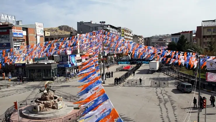 Van Başbakan Davutoğlu'nu Bekliyor