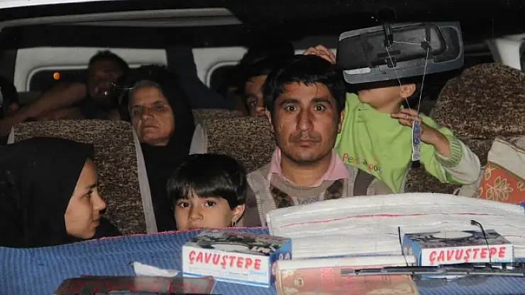 Afgan sığınmacıları Mehmetçik kurtardı