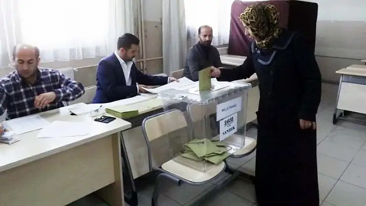 Van'da Oy Kullanma İşlemi Başladı