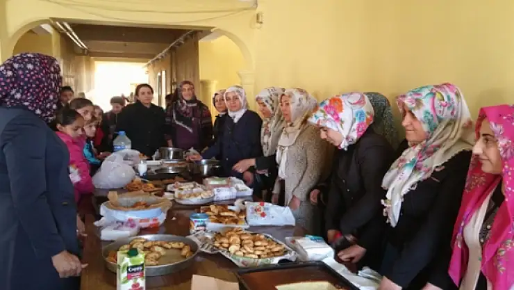 Annelerden Sınıf Yararına Kermes
