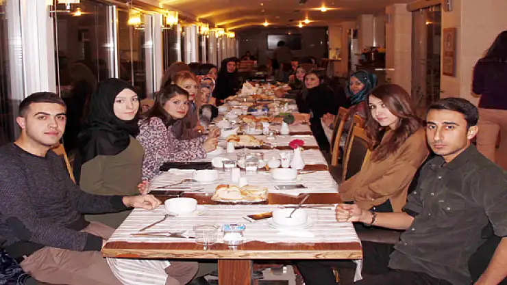 Öğretmenler Yemekte Bir Araya Geldi