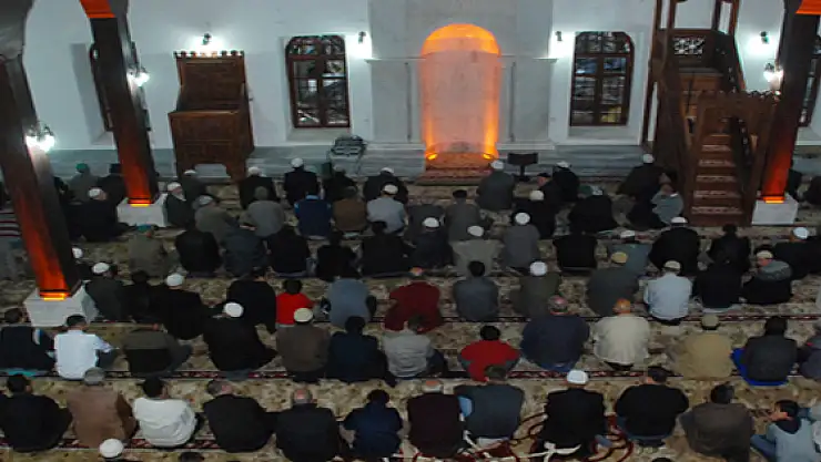 Cuma namazı Resmi Gazete'de yayımlandı