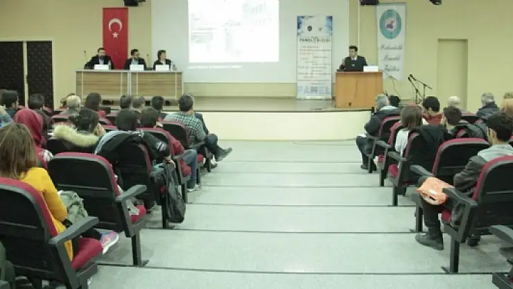 Edebiyat Fakültesi Paneller Dizisi Başladı