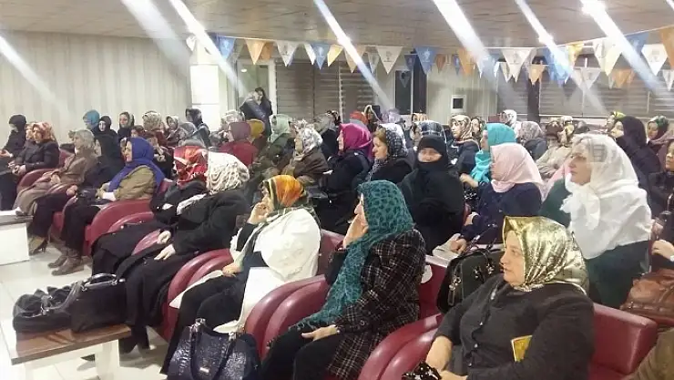 Ak Parti Van Kadın Kolları Çanakkale Şehitlerini Andı