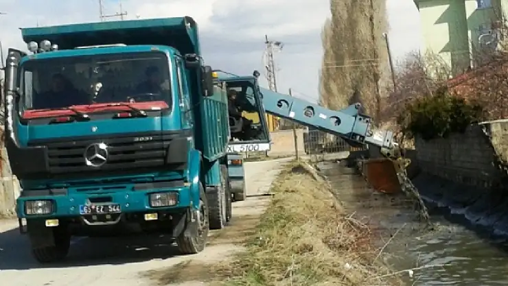 Dsiden Sulama Kanalı Temizliği