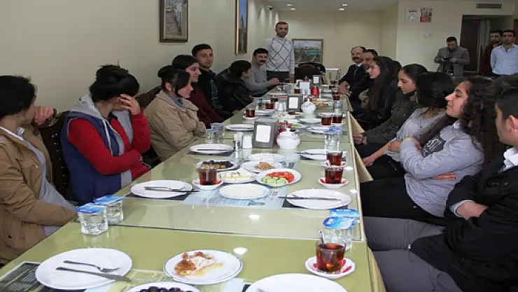 Yüksekovalı Öğrencilere Moral Kahvaltısı