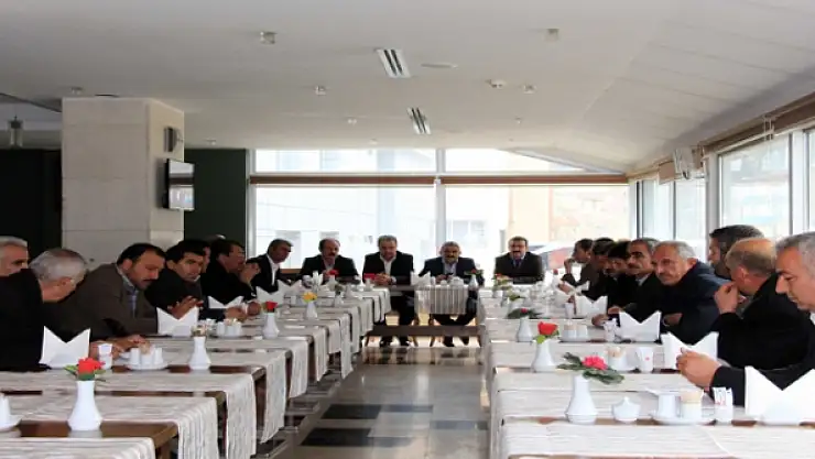 Çatakta Muhtarlar Toplandı