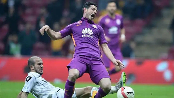 Galatasaray 8 futbolcuyu gönderiyor!