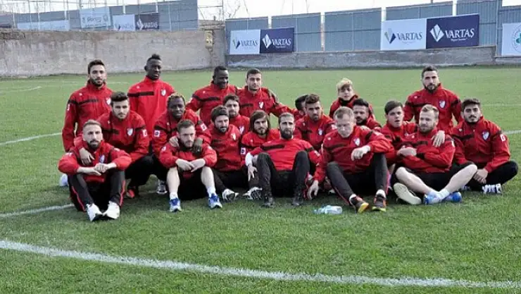 Başkan istifa edince futbolcular antrenmana çıkmadı