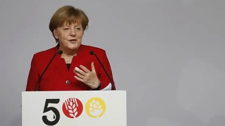 Merkel Böhmermann olayında hata yaptığını söyledi