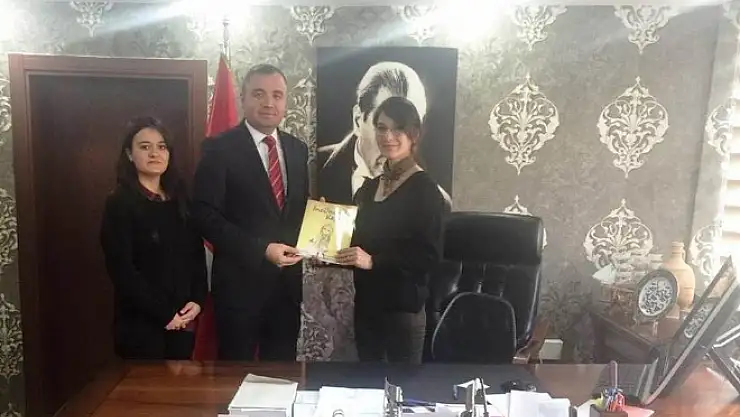 Yazar Öğretmenden Kaymakam Sarıya Ziyaret